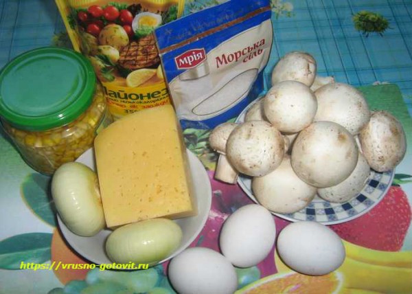 Салат с жареными шампиньонами, кукурузой, яйцом и сыром слоями — очень вкусный рецепт Салат с жареными шампиньонами, кукурузой, яйцом и сыром слоями — очень вкусный рецепт