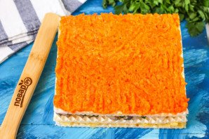 Селедка под шубой на вафельных коржах