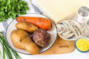 Селедка под шубой на вафельных коржах