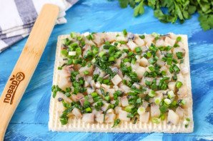 Селедка под шубой на вафельных коржах