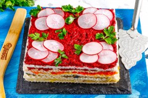 Селедка под шубой на вафельных коржах