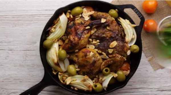 Сочная курица целиком в духовке с хрустящей корочкой