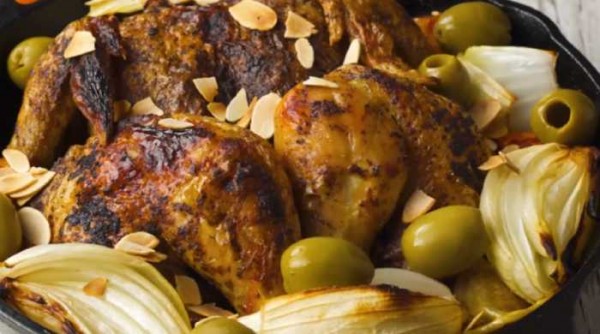 Сочная курица целиком в духовке с хрустящей корочкой