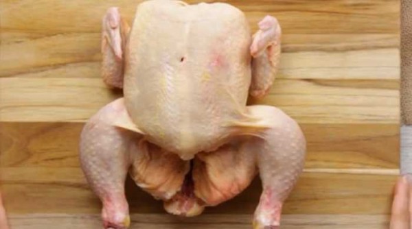 Сочная курица целиком в духовке с хрустящей корочкой