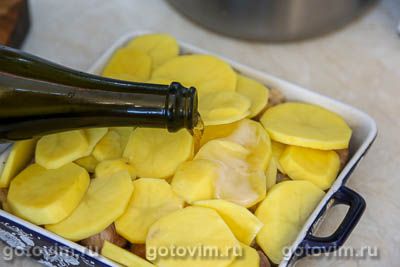 Свинина с картофелем в пиве, запеченная в духовке Свинина с картофелем в пиве, запеченная в духовке