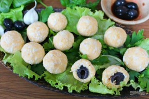 Сырные шарики с маслинами