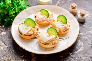 Тарталетки с икрой минтая