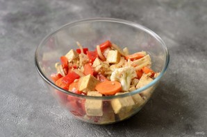 Тофу в духовке с овощами