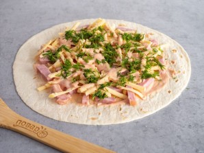 Тортилья с ветчиной и сыром Тортилья с ветчиной и сыром