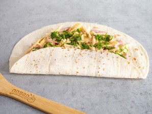 Тортилья с ветчиной и сыром Тортилья с ветчиной и сыром