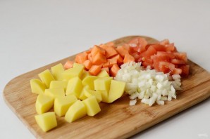 Тушеный картофель с чечевицей