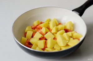 Тушеный картофель с чечевицей