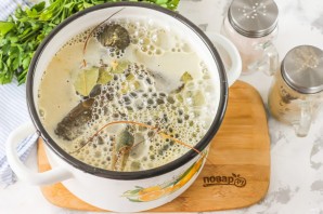 Вареные раки с горчицей