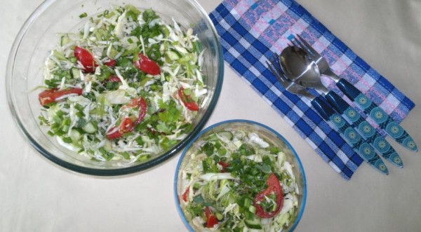 Весенний салат с пикантной заправкой, пошаговый рецепт с фото