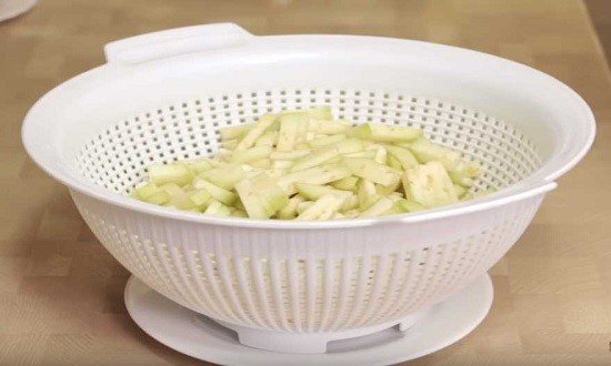 Вкусный салат Загадка для гостей, просто объедение — попробуйте и удивите своих гостей Вкусный салат Загадка для гостей, просто объедение — попробуйте и удивите своих гостей