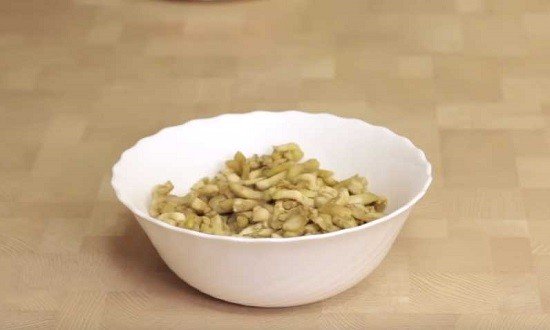 Вкусный салат Загадка для гостей, просто объедение — попробуйте и удивите своих гостей Вкусный салат Загадка для гостей, просто объедение — попробуйте и удивите своих гостей