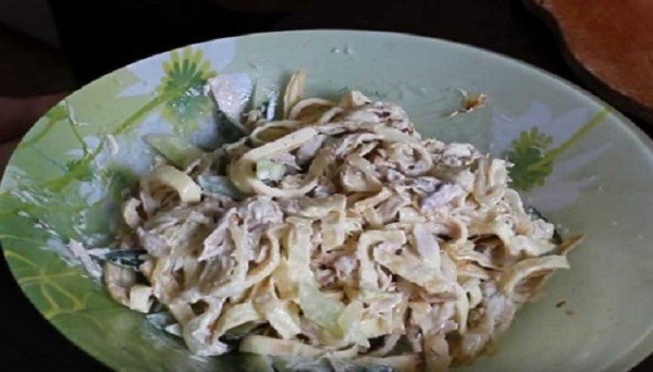 Вкусный салат Загадка для гостей, просто объедение — попробуйте и удивите своих гостей Вкусный салат Загадка для гостей, просто объедение — попробуйте и удивите своих гостей