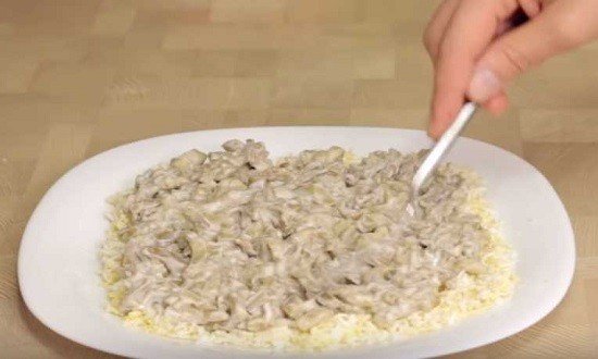 Вкусный салат Загадка для гостей, просто объедение — попробуйте и удивите своих гостей Вкусный салат Загадка для гостей, просто объедение — попробуйте и удивите своих гостей