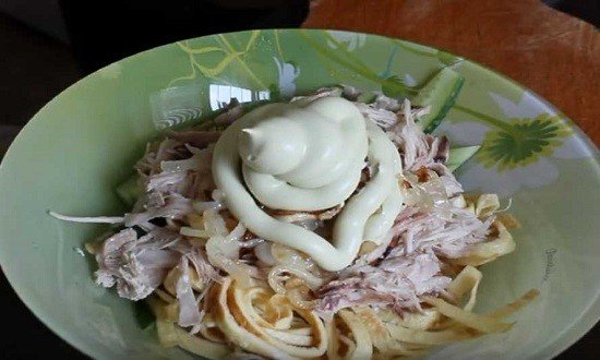 Вкусный салат Загадка для гостей, просто объедение — попробуйте и удивите своих гостей Вкусный салат Загадка для гостей, просто объедение — попробуйте и удивите своих гостей