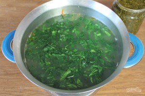 Зеленый борщ с говядиной