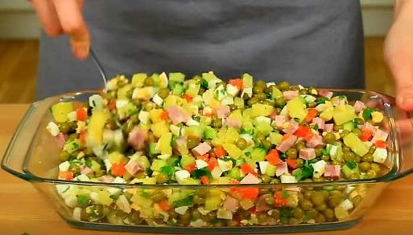 Зимний салат оливье — домашние рецепты праздничного классического салата Зимний салат оливье — домашние рецепты праздничного классического салата