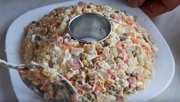 Зимний салат оливье — домашние рецепты праздничного классического салата Зимний салат оливье — домашние рецепты праздничного классического салата