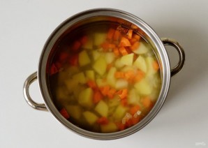 Чечевичный суп с колбасой