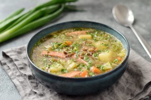 Чечевичный суп с колбасой