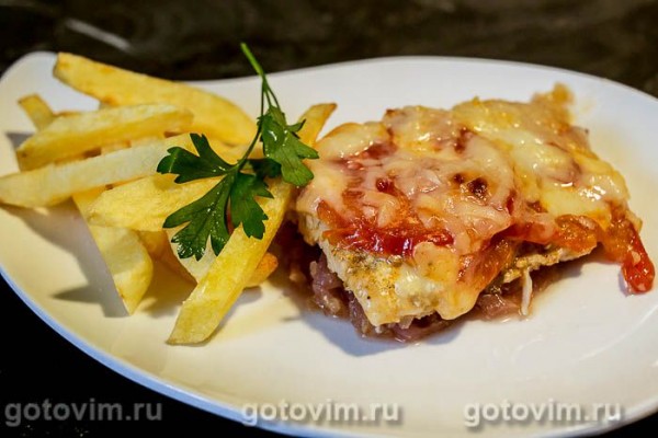 Cтейки из индейки в духовке с овощами