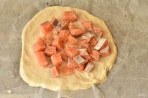 Дрожжевой пирог с красной рыбой Дрожжевой пирог с красной рыбой