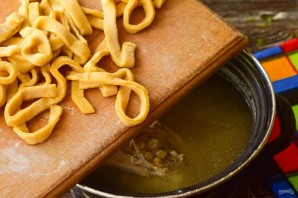 Гороховый суп с лапшой