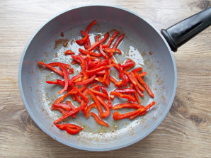 Гречневая лапша с индейкой и овощами