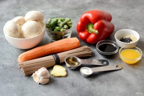 Гречневая лапша вок с овощами