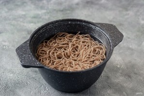 Гречневая лапша вок с овощами