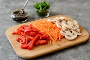 Гречневая лапша вок с овощами