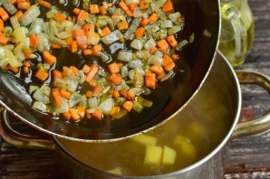 Гречневый суп с сосисками