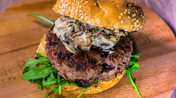 Как приготовить бургер с говядиной и грибным соусом Как приготовить бургер с говядиной и грибным соусом