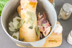 Колбаса из рульки в домашних условиях