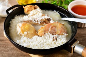 Курица с рисом в томатном соусе Курица с рисом в томатном соусе