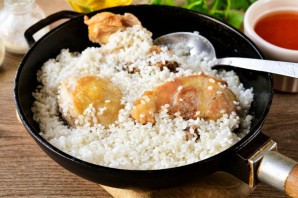 Курица с рисом в томатном соусе Курица с рисом в томатном соусе