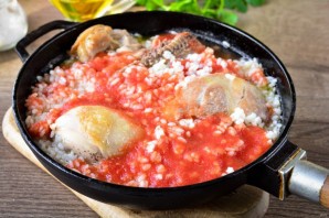 Курица с рисом в томатном соусе Курица с рисом в томатном соусе