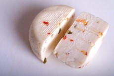 Куриные рулеты с сыром, шпинатом и вялеными томатами Куриные рулеты с сыром, шпинатом и вялеными томатами