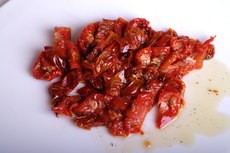 Куриные рулеты с сыром, шпинатом и вялеными томатами Куриные рулеты с сыром, шпинатом и вялеными томатами