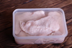 Куриные рулеты с сыром, шпинатом и вялеными томатами Куриные рулеты с сыром, шпинатом и вялеными томатами