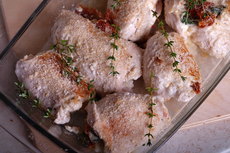 Куриные рулеты с сыром, шпинатом и вялеными томатами Куриные рулеты с сыром, шпинатом и вялеными томатами