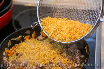 Куриные желудки с луком и булгуром