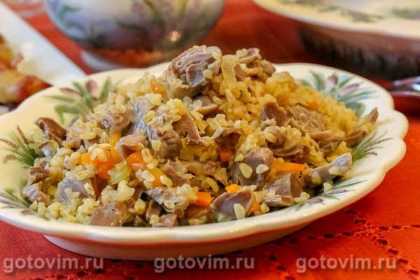 Куриные желудки с луком и булгуром