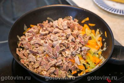 Куриные желудки с луком и булгуром