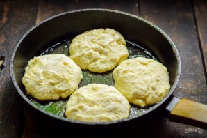 Манники с творогом на сковороде Манники с творогом на сковороде