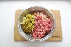 Мясные котлеты с овощами